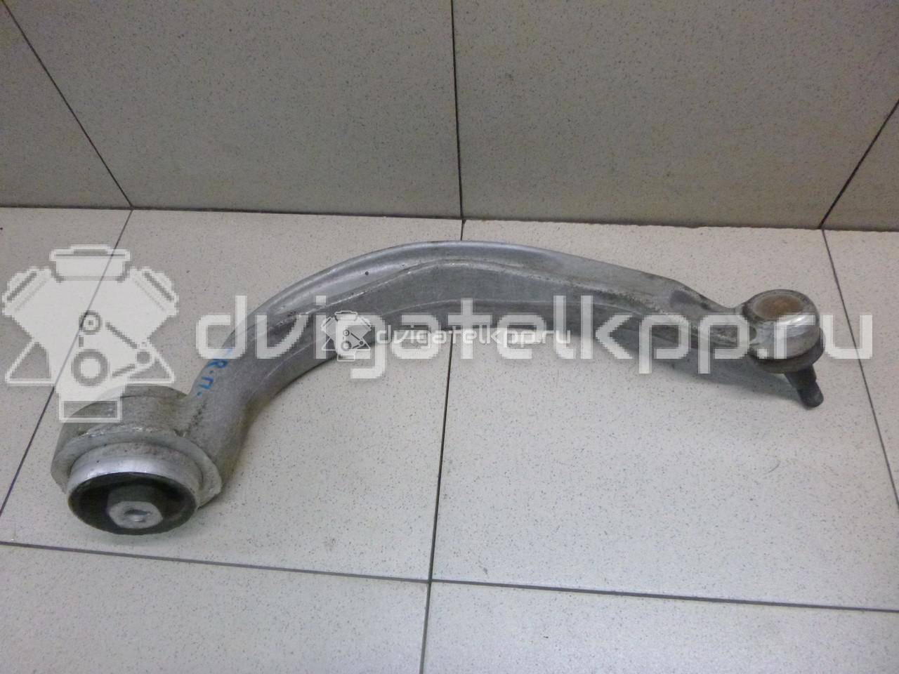 Фото Рычаг передний нижний правый задний  8K0407694T для Audi A5 / A4 / Q5 {forloop.counter}}