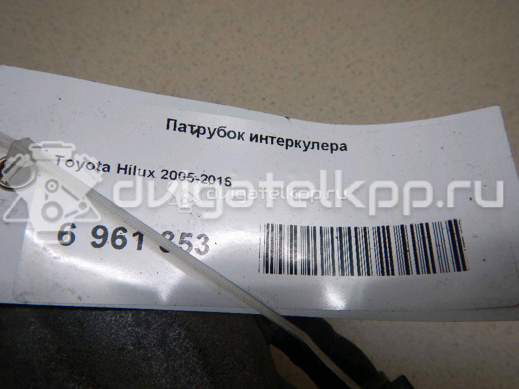 Фото Патрубок интеркулера для двигателя 2KD-FTV для Toyota Dyna / Hiace / Hilux / Fortuner N5 , N6 / Regiusace Trh2 , Kdh2 88-147 л.с 16V 2.5 л Дизельное топливо 1727430140 {forloop.counter}}