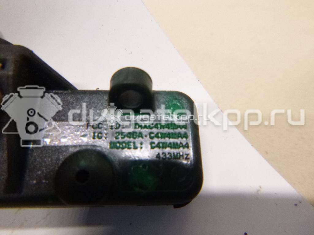 Фото Датчик давления в шине  56029398AB для Dodge Viper / Avenger / Durango / Caliber / Challenger {forloop.counter}}