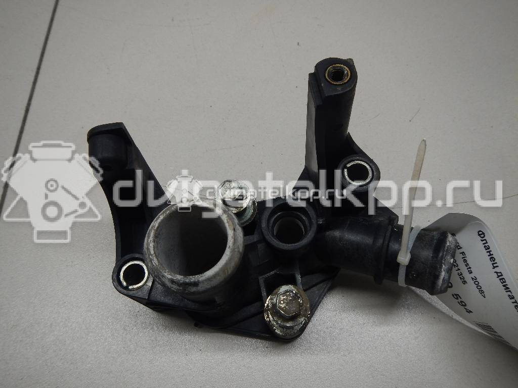 Фото Фланец двигателя системы охлаждения  1221325 для Ford Fiesta / Focus / Puma Ec {forloop.counter}}