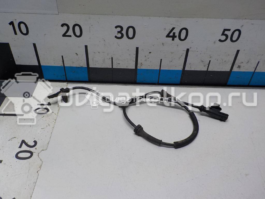 Фото Датчик ABS передний  8V512C204AD для Ford Fiesta / B-Max Jk {forloop.counter}}