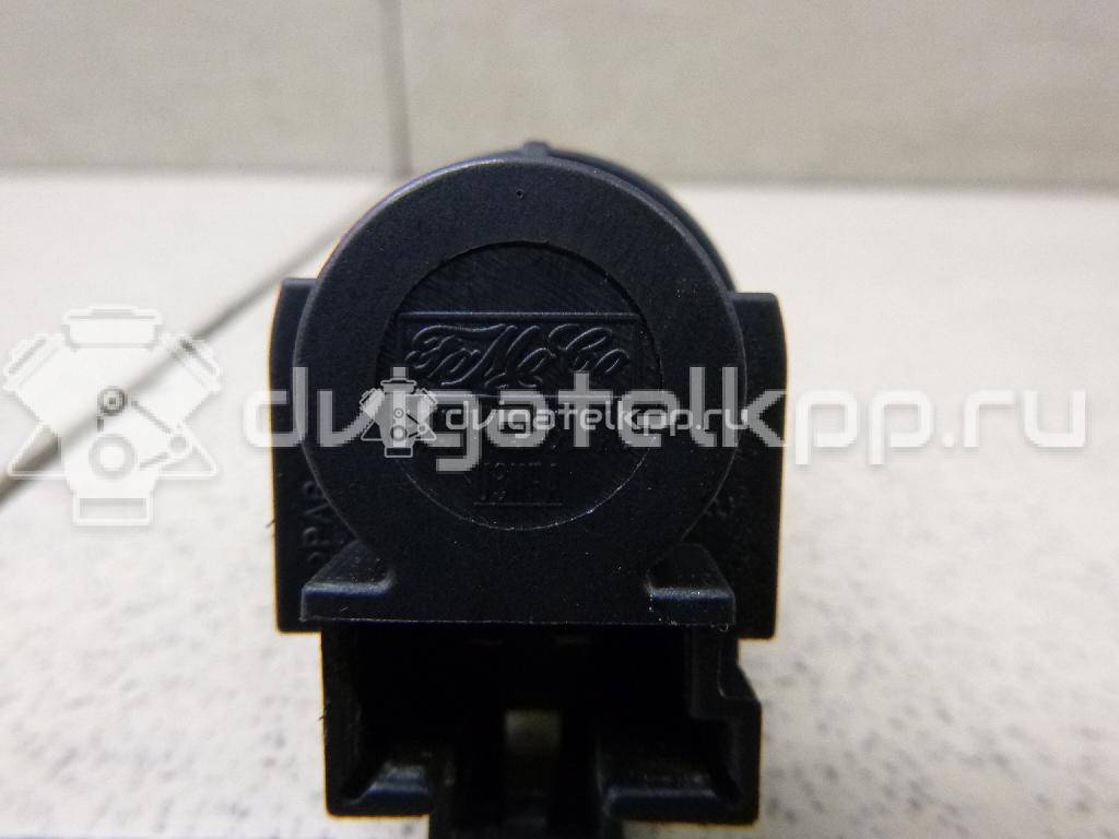 Фото Датчик включения стопсигнала  4832217 для Ford Fiesta / Focus / Tourneo / C-Max / Galaxy {forloop.counter}}