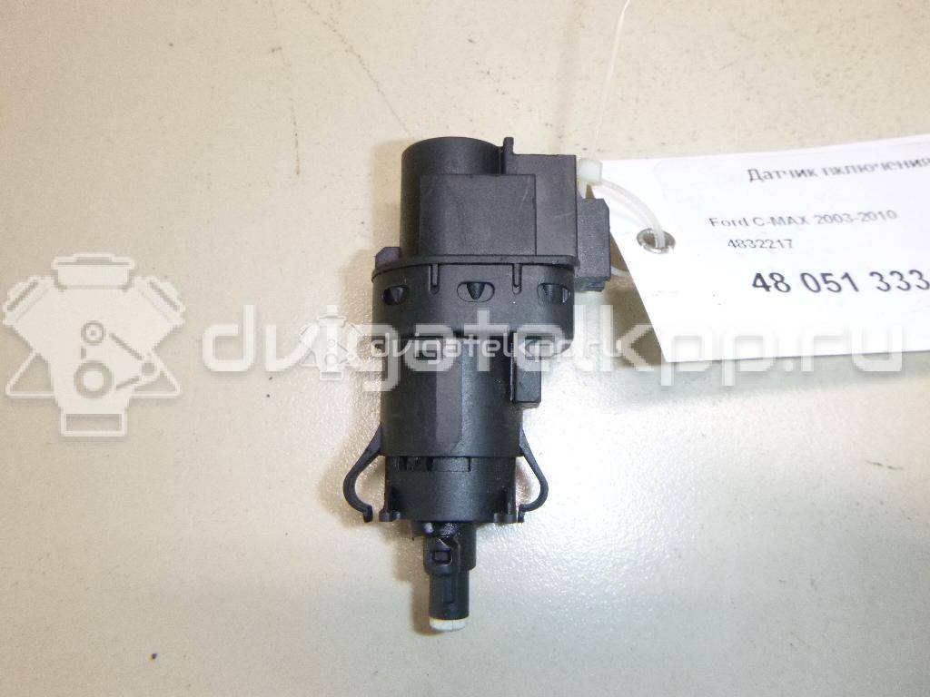 Фото Датчик включения стопсигнала  4832217 для Ford Fiesta / Focus / Tourneo / C-Max / Galaxy {forloop.counter}}