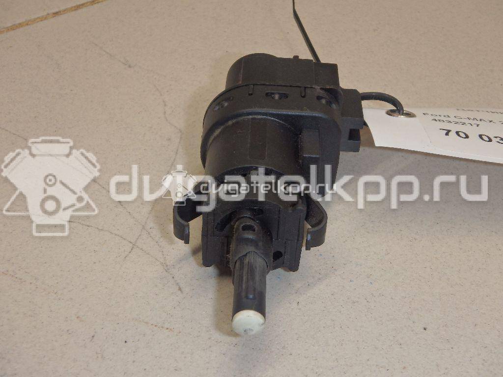 Фото Датчик включения стопсигнала  4832217 для Ford Fiesta / Focus / Tourneo / C-Max / Galaxy {forloop.counter}}