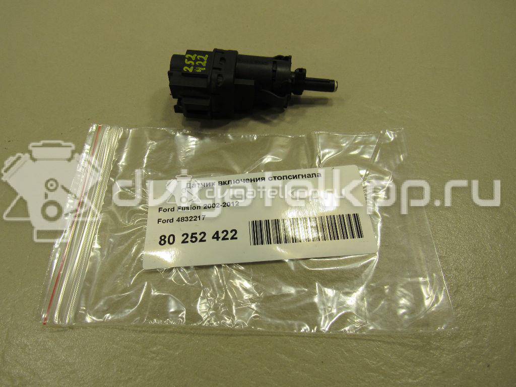Фото Датчик включения стопсигнала  4832217 для Ford Fiesta / Focus / Tourneo / C-Max / Galaxy {forloop.counter}}