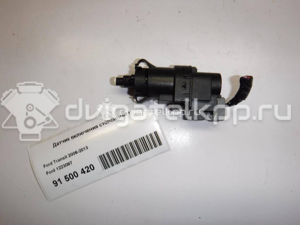 Фото Датчик включения стопсигнала  1223097 для Ford Fiesta / Focus / Tourneo / C-Max / Galaxy {forloop.counter}}