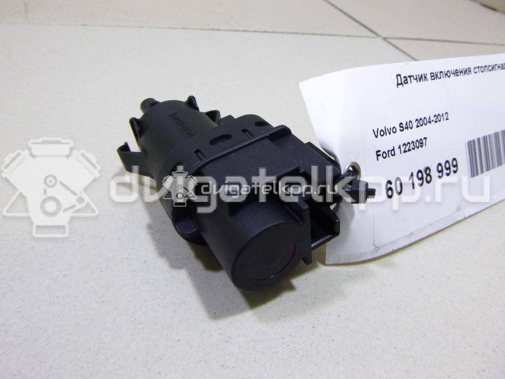 Фото Датчик включения стопсигнала  1223097 для Ford Fiesta / Focus / Tourneo / C-Max / Galaxy {forloop.counter}}