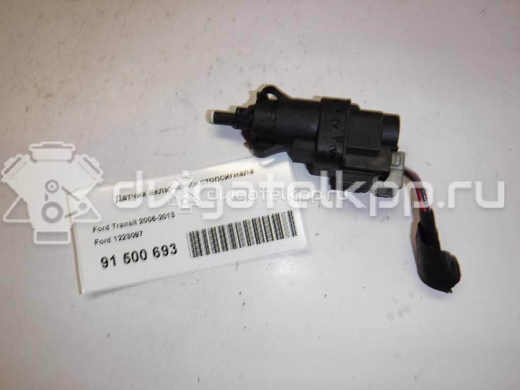 Фото Датчик включения стопсигнала  1223097 для Ford Fiesta / Focus / Tourneo / C-Max / Galaxy {forloop.counter}}