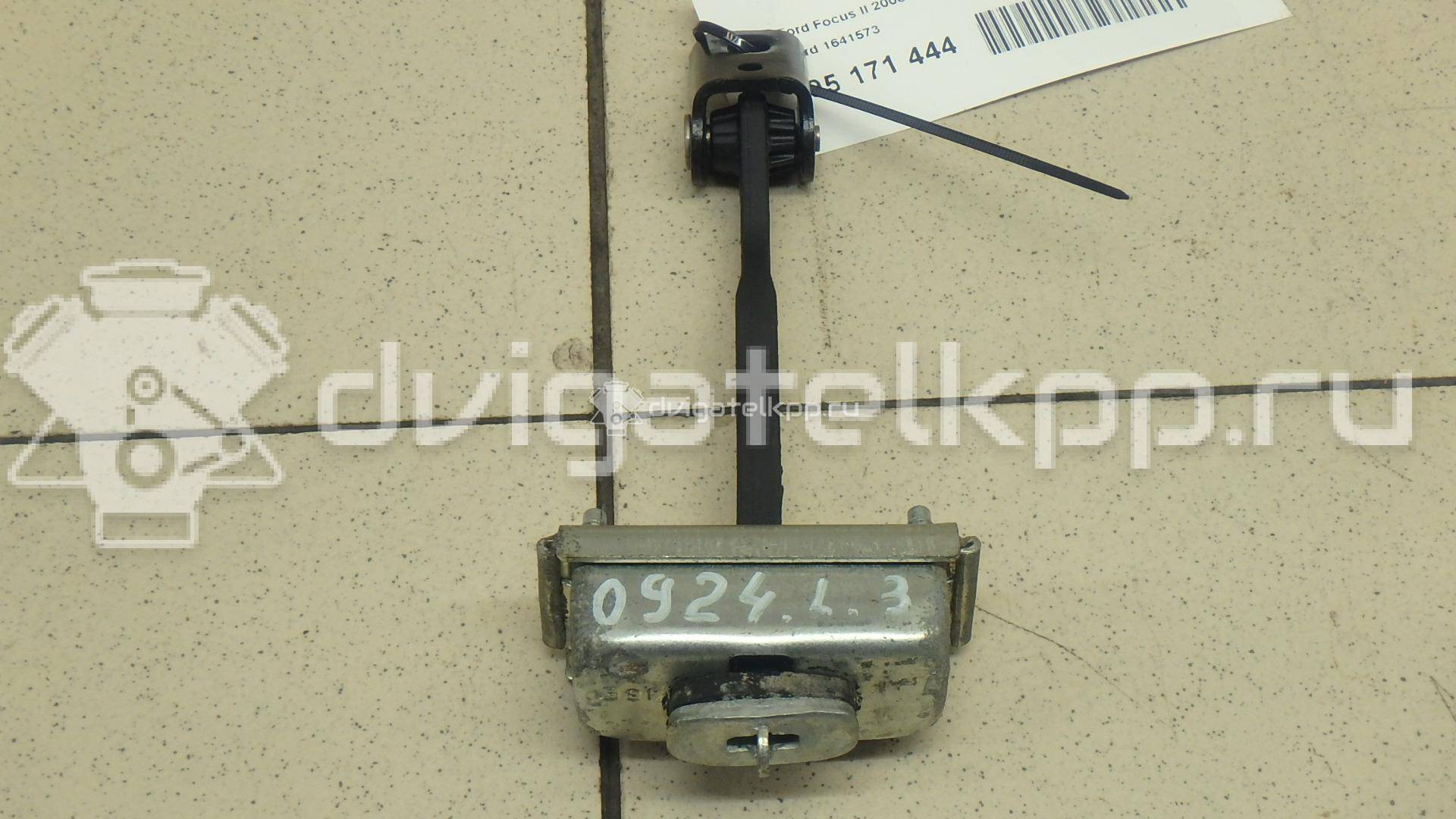 Фото Ограничитель двери  1641573 для Ford Focus / Kuga / C-Max {forloop.counter}}