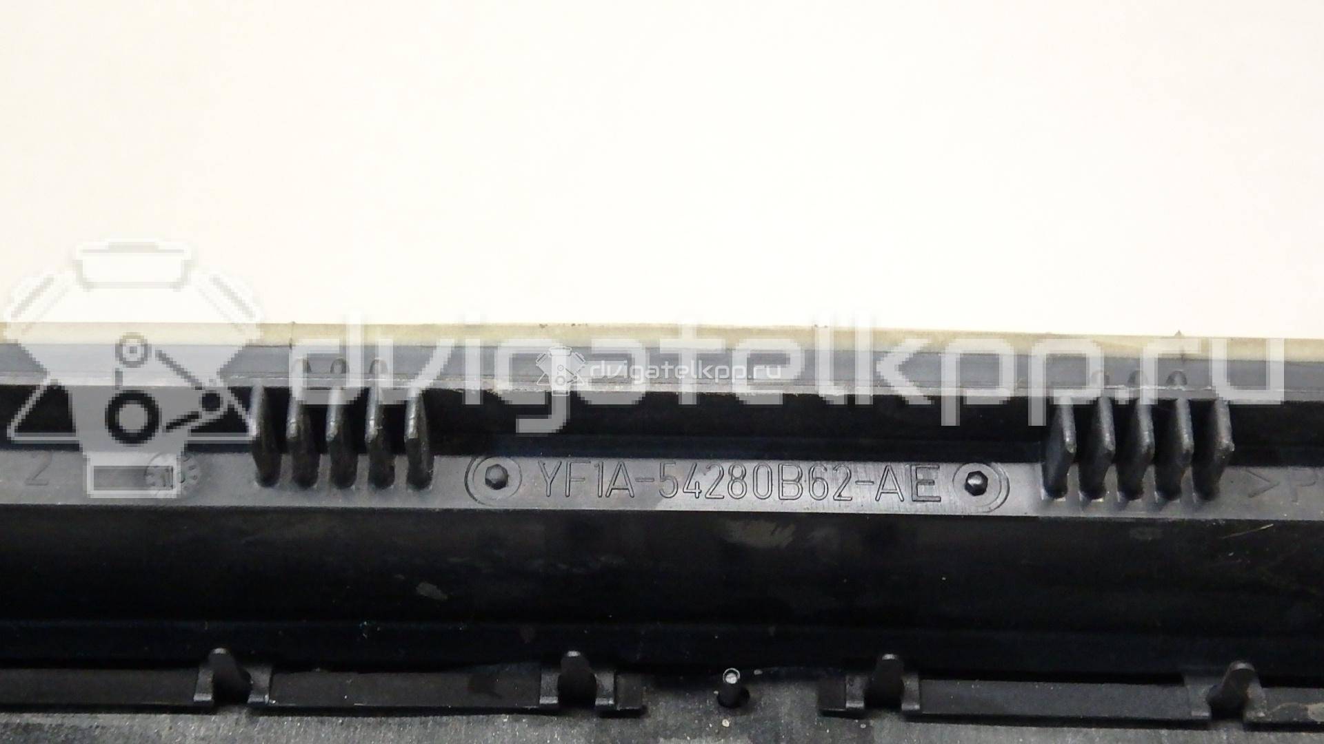 Фото Решетка вентиляционная  YF1A54280B62AE для ford C-MAX {forloop.counter}}