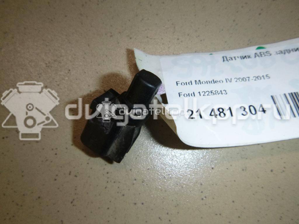 Фото Датчик ABS задний  1225843 для Ford Fiesta / Focus / Tourneo / C-Max / Galaxy {forloop.counter}}
