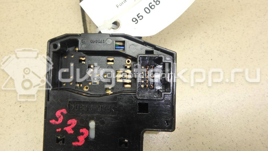 Фото Переключатель поворотов подрулевой  1362588 для Ford Focus {forloop.counter}}