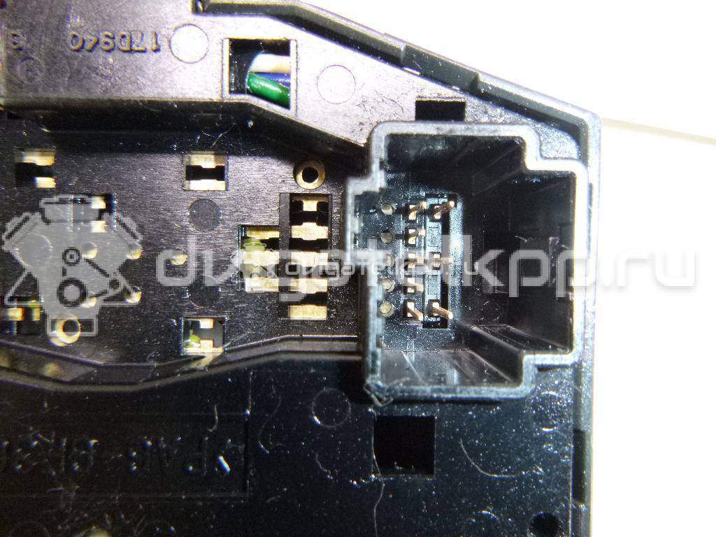 Фото Переключатель поворотов подрулевой  1362588 для Ford Focus {forloop.counter}}