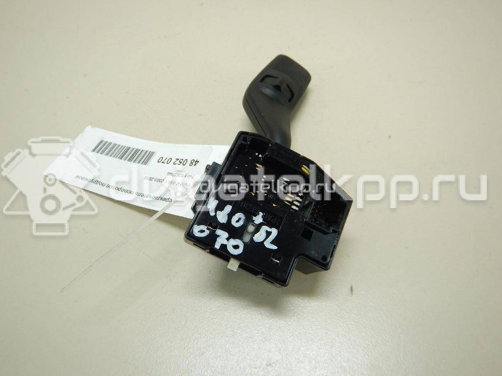 Фото Переключатель поворотов подрулевой  1362588 для Ford Focus {forloop.counter}}
