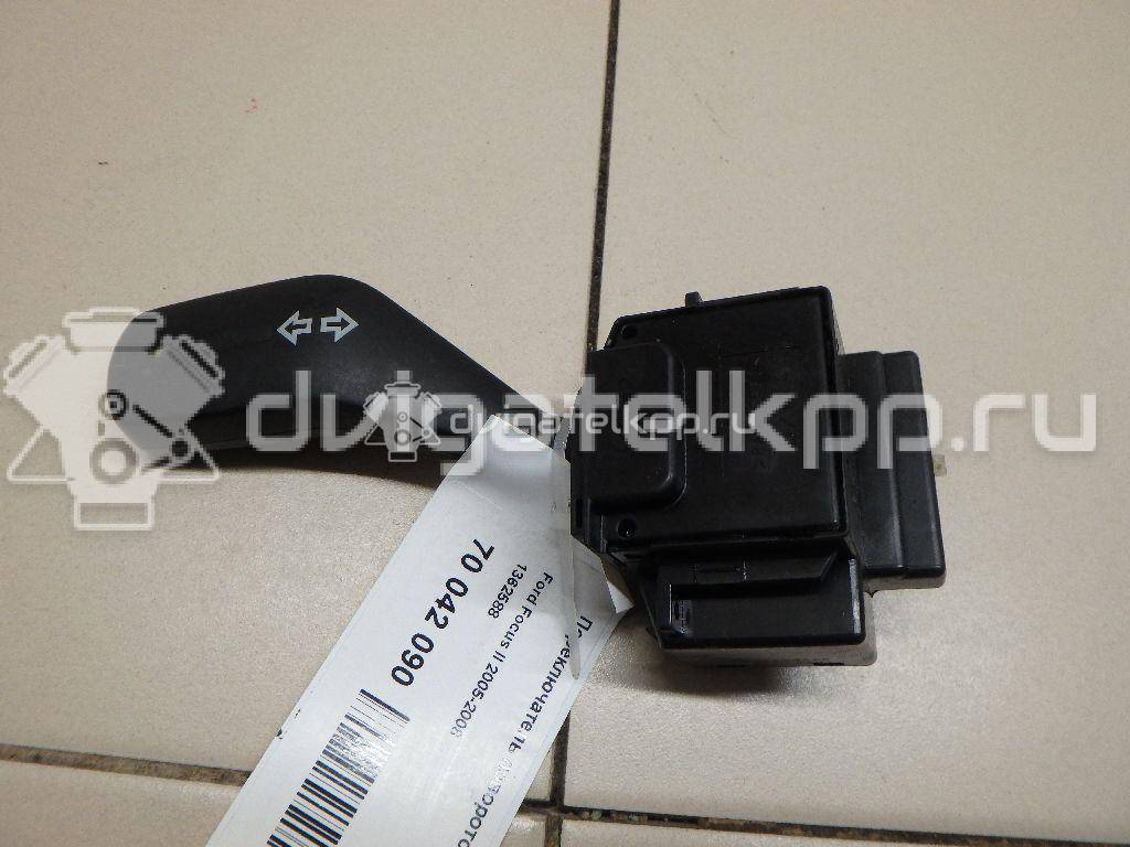 Фото Переключатель поворотов подрулевой  1362588 для Ford Focus {forloop.counter}}