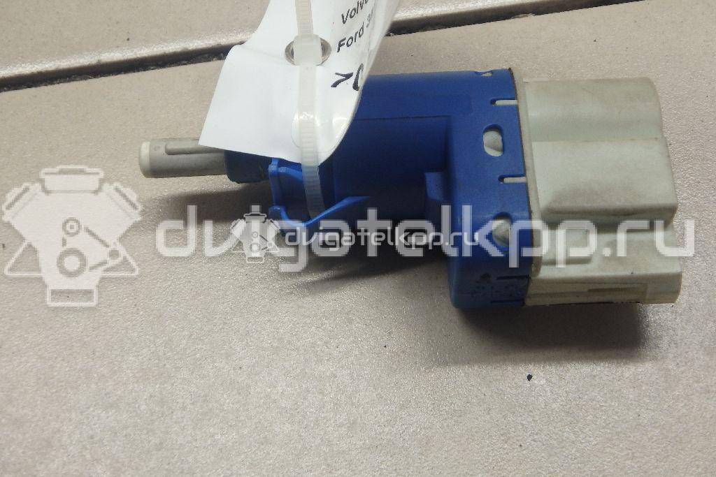 Фото Датчик включения стопсигнала  3M5T9C872AB для Ford Fiesta / Focus / Tourneo / C-Max / Galaxy {forloop.counter}}