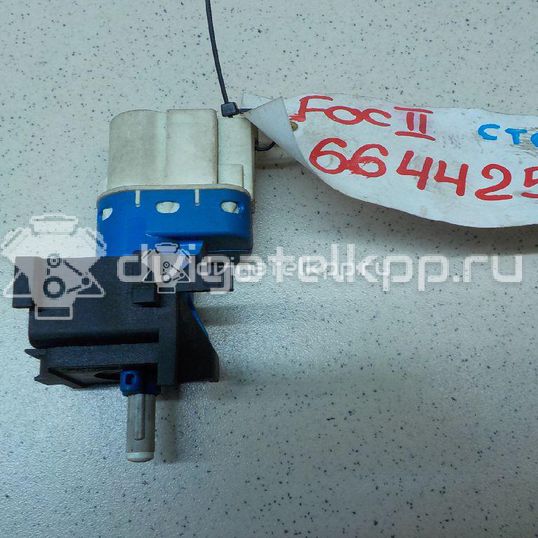 Фото Датчик включения стопсигнала  3M5T9C872AB для Ford Fiesta / Focus / Tourneo / C-Max / Galaxy