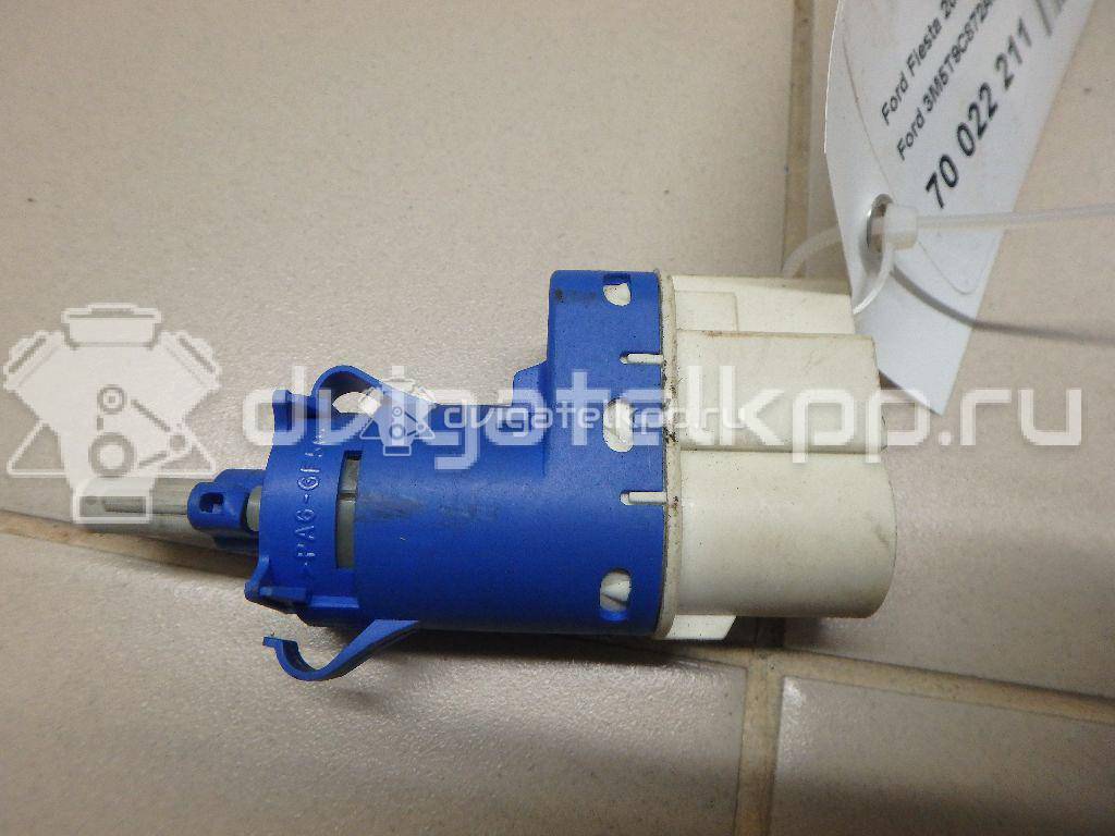 Фото Датчик включения стопсигнала  3M5T9C872AC для Ford Fiesta / Focus / Tourneo / C-Max / Galaxy {forloop.counter}}