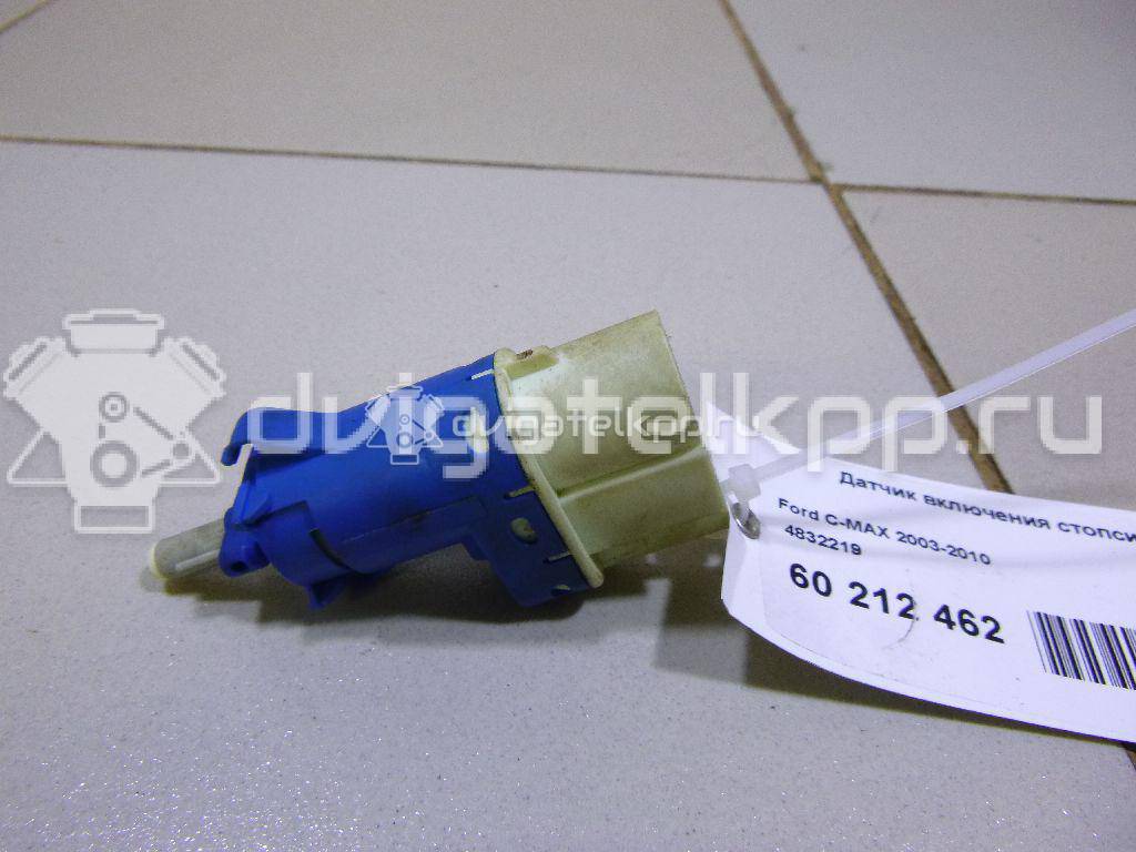 Фото Датчик включения стопсигнала  4832219 для Ford Fiesta / Focus / Tourneo / C-Max / Galaxy {forloop.counter}}