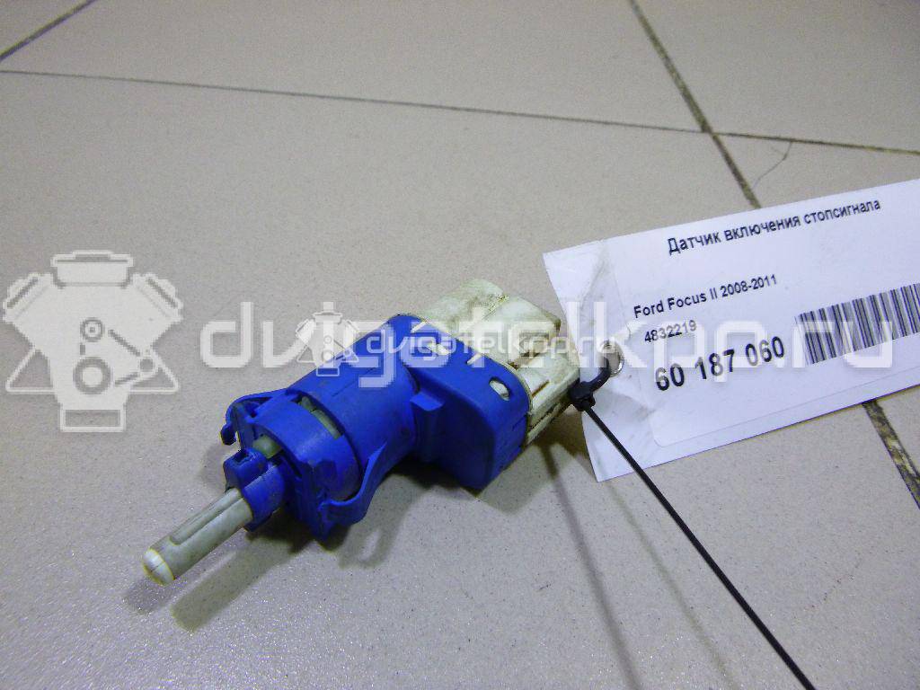Фото Датчик включения стопсигнала  4832219 для Ford Fiesta / Focus / Tourneo / C-Max / Galaxy {forloop.counter}}