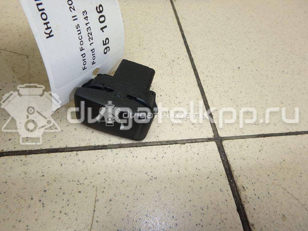 Фото Кнопка стеклоподъемника  1223143 для Ford Focus {forloop.counter}}