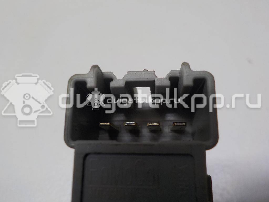 Фото Датчик включения стопсигнала  8T4T9G854AA для Ford Focus / Tourneo / C-Max / Ka / Galaxy {forloop.counter}}