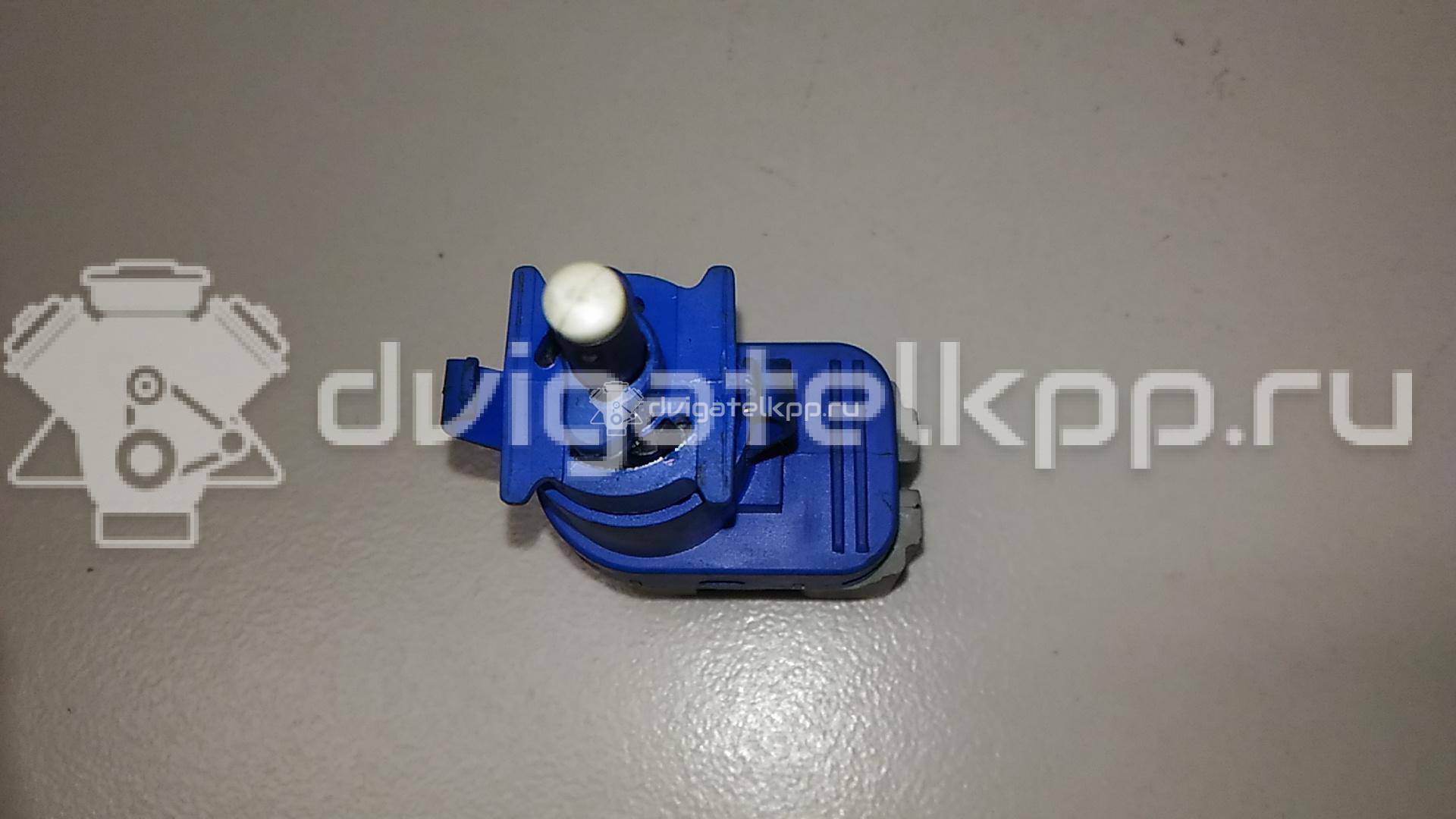 Фото Датчик включения стопсигнала  8T4T9G854AA для Ford Focus / Tourneo / C-Max / Ka / Galaxy {forloop.counter}}