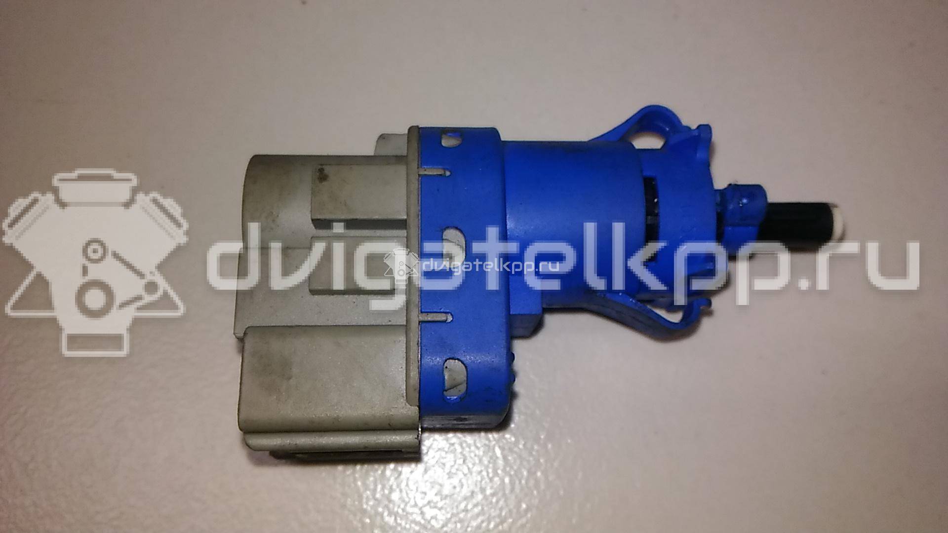 Фото Датчик включения стопсигнала  8T4T9G854AA для Ford Focus / Tourneo / C-Max / Ka / Galaxy {forloop.counter}}