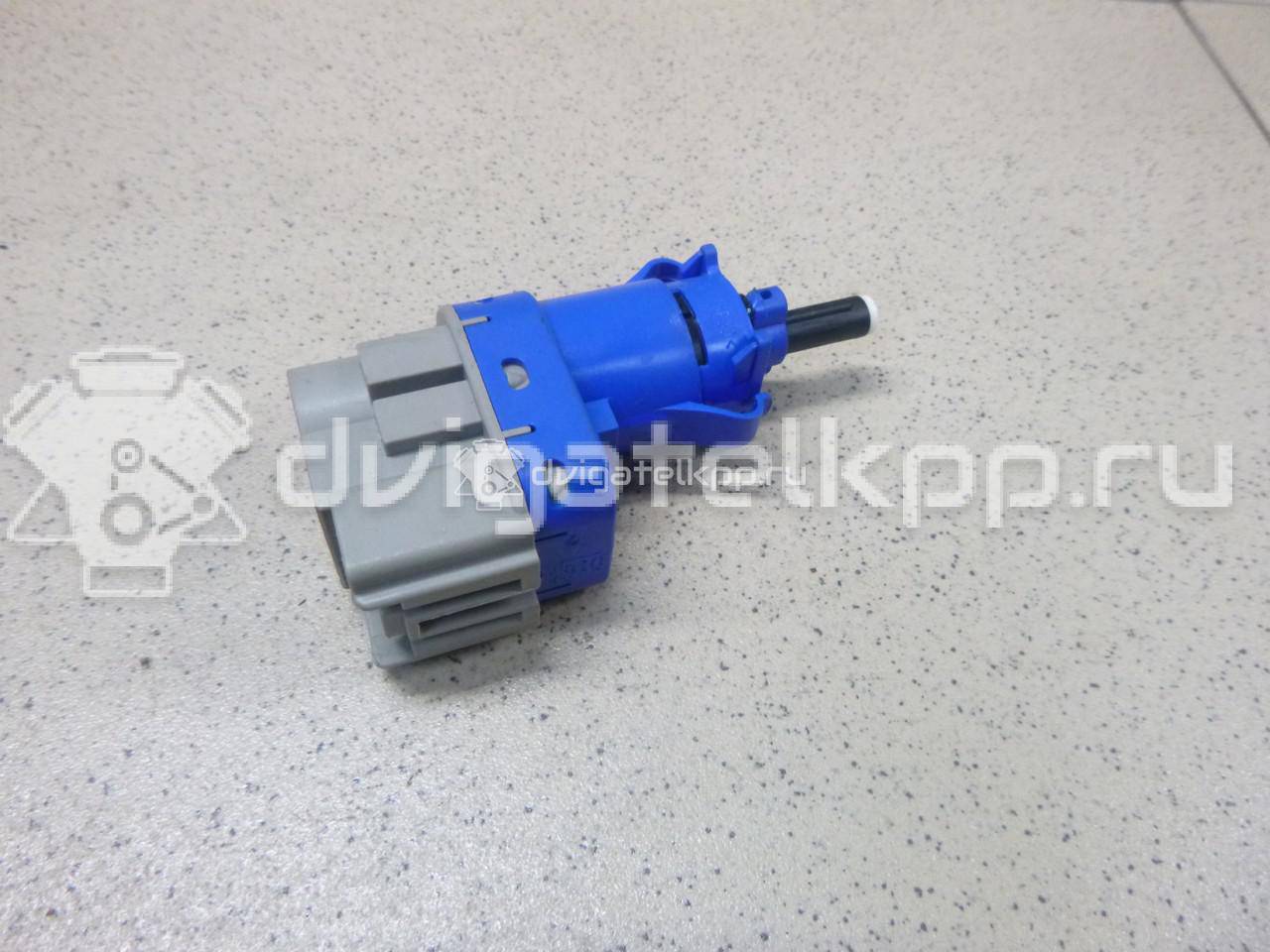Фото Датчик включения стопсигнала  8T4T9G854AA для Ford Focus / Tourneo / C-Max / Ka / Galaxy {forloop.counter}}
