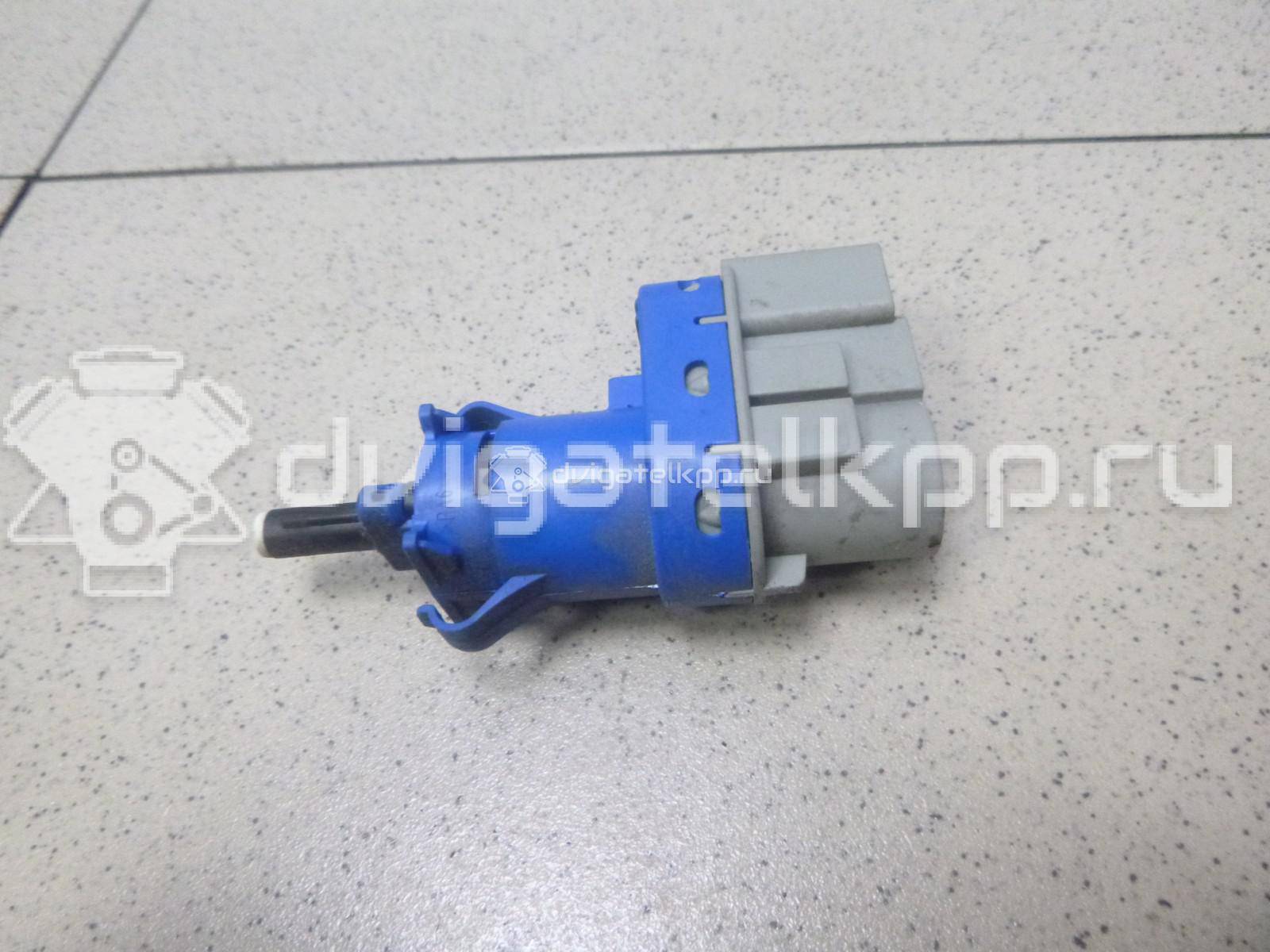 Фото Датчик включения стопсигнала  8T4T9G854AA для Ford Focus / Tourneo / C-Max / Ka / Galaxy {forloop.counter}}