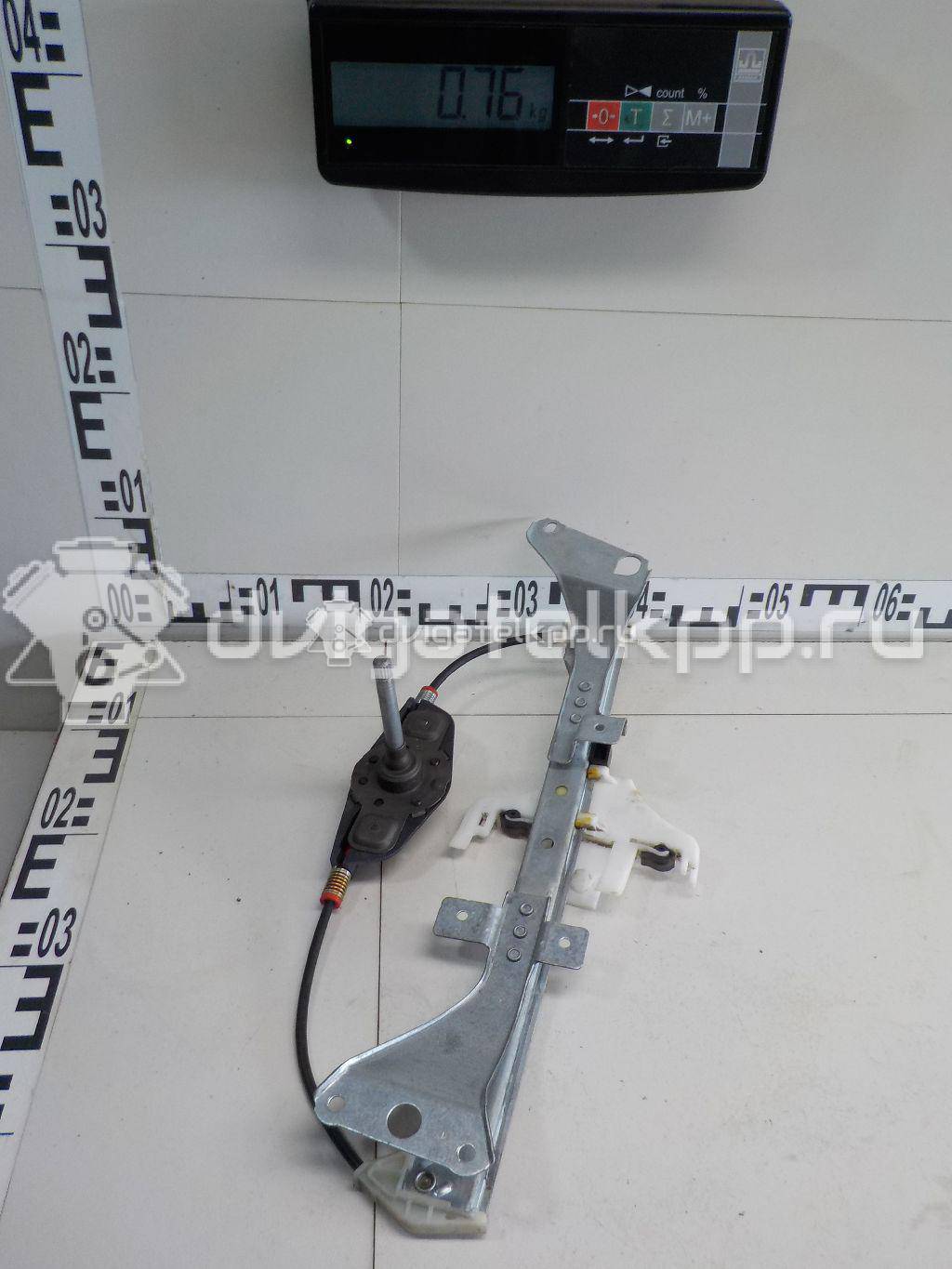 Фото Стеклоподъемник механ. задний левый  1528043 для Ford Fiesta {forloop.counter}}