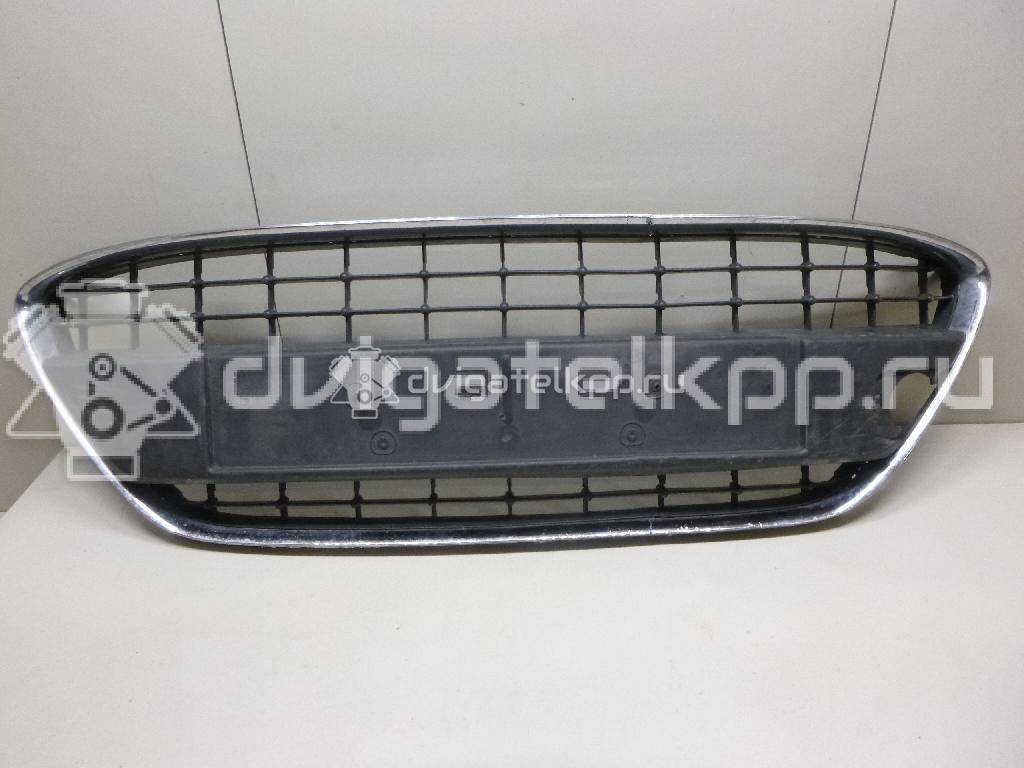 Фото Решетка в бампер центральная  1532213 для Ford Fiesta {forloop.counter}}