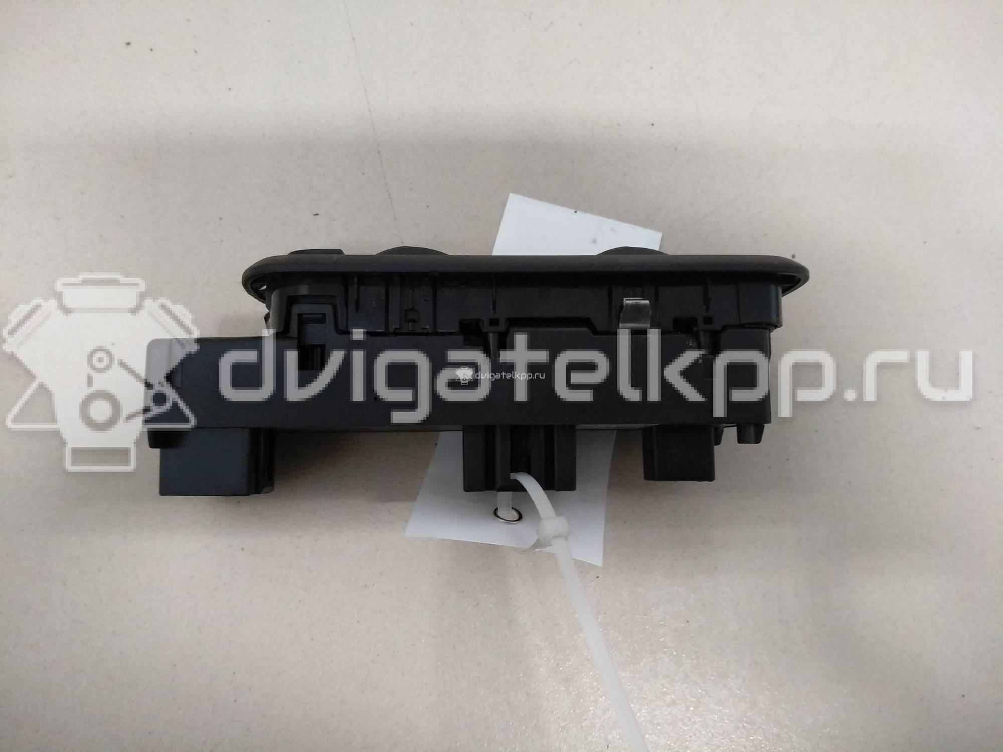 Фото Блок управления стеклоподъемниками  1547738 для Ford Fiesta {forloop.counter}}