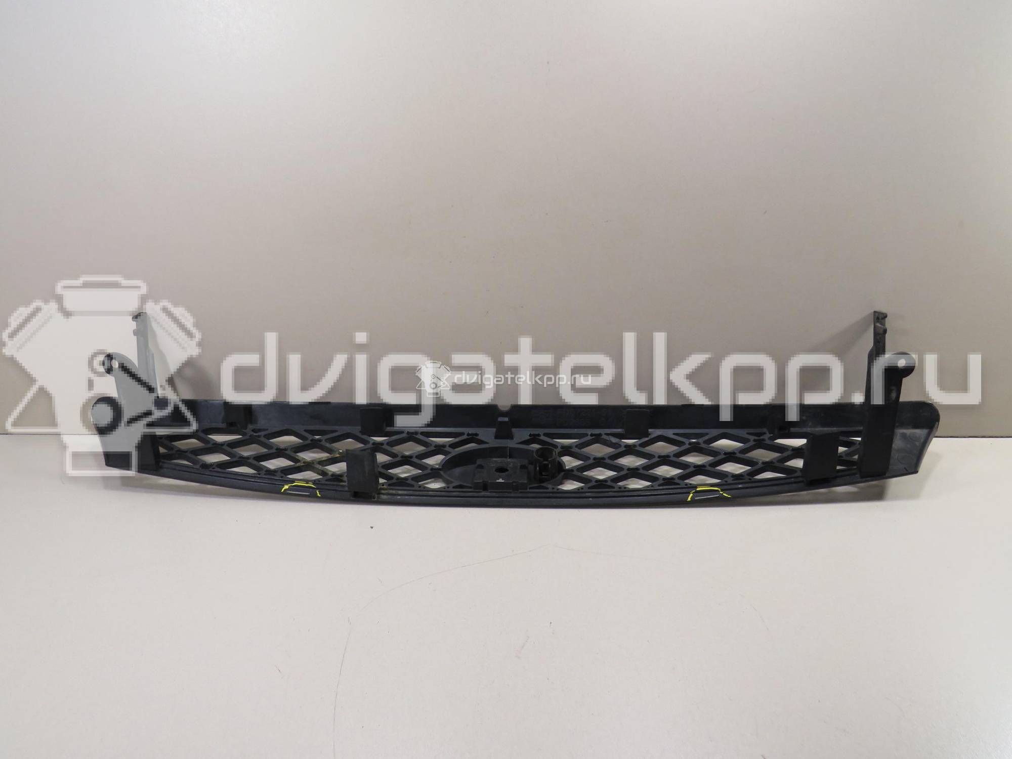 Фото Решетка радиатора  1744364 для Ford Focus {forloop.counter}}