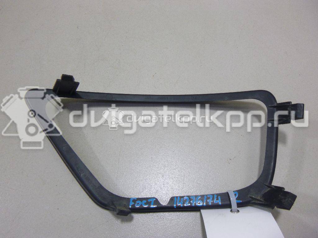 Фото Рамка противотуманной фары правой  1208010 для Ford Focus {forloop.counter}}