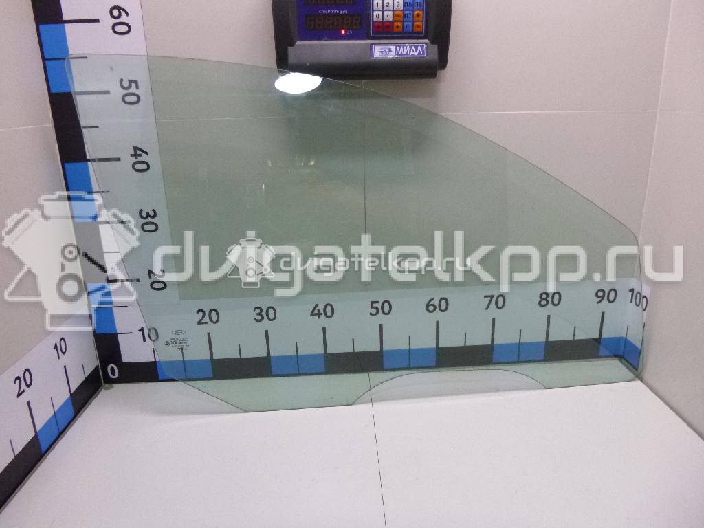 Фото Стекло двери передней правой  1088904 для Ford Focus {forloop.counter}}