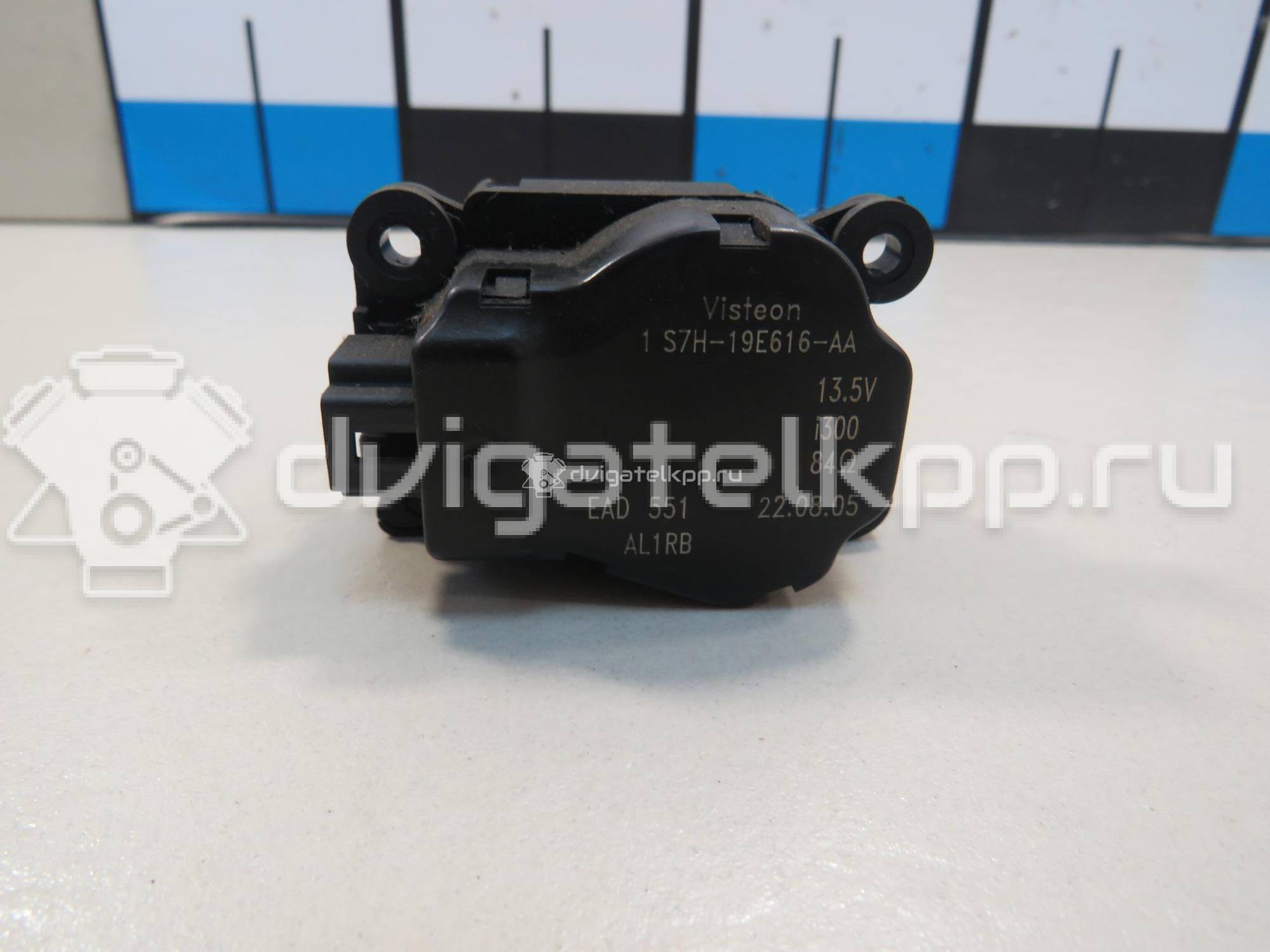 Фото Моторчик заслонки отопителя  1S7H19E616AA для Ford Focus / Mondeo {forloop.counter}}