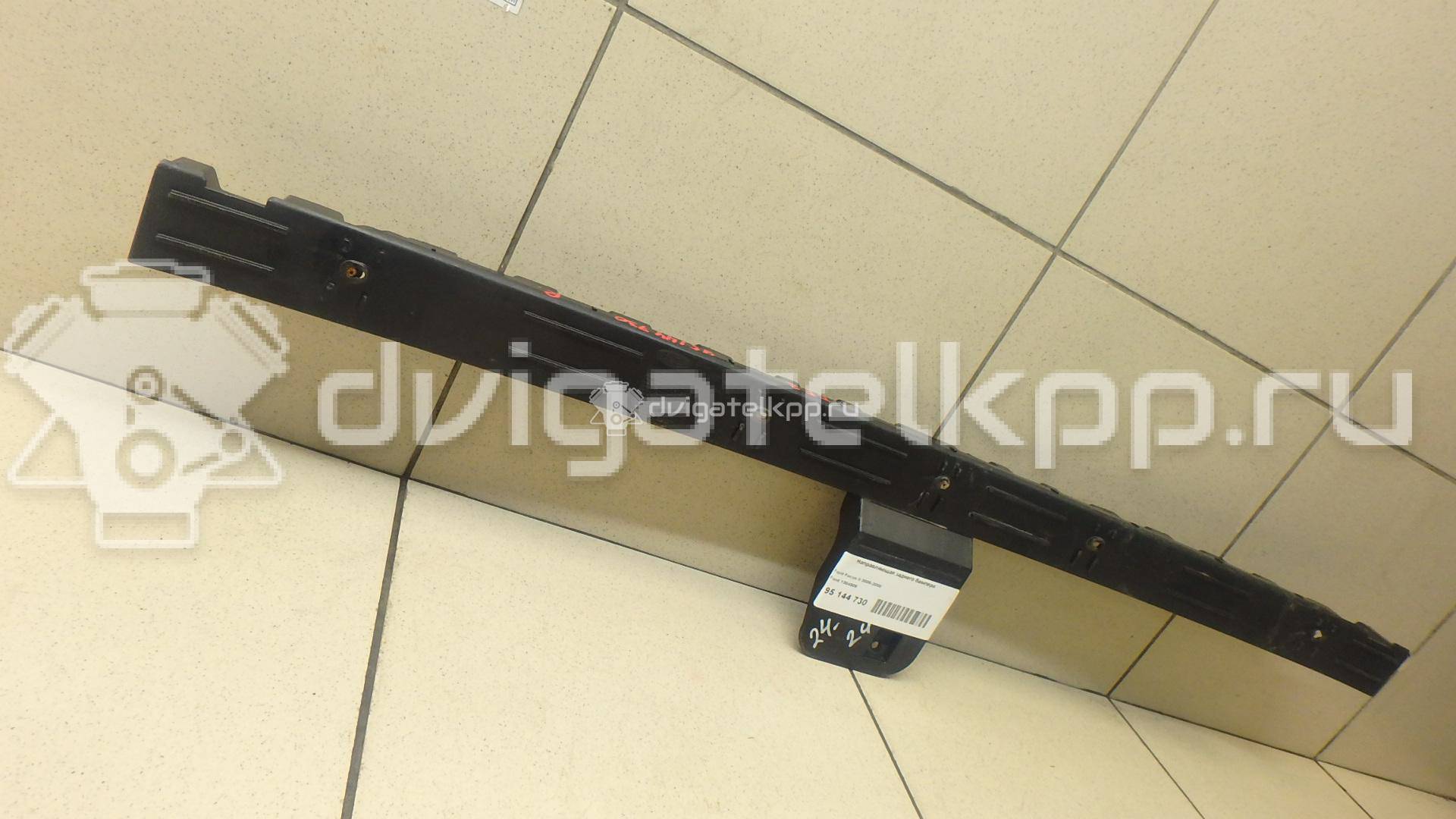 Фото Направляющая заднего бампера  1384509 для Ford Focus {forloop.counter}}