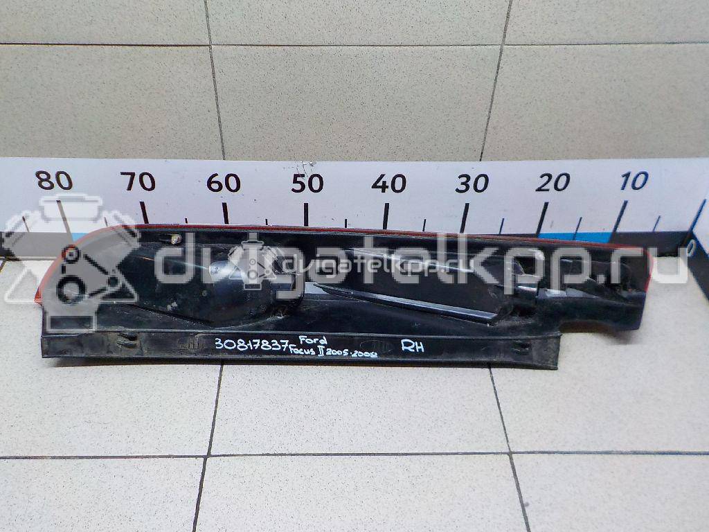 Фото Фонарь задний правый  1420450 для Ford Focus {forloop.counter}}