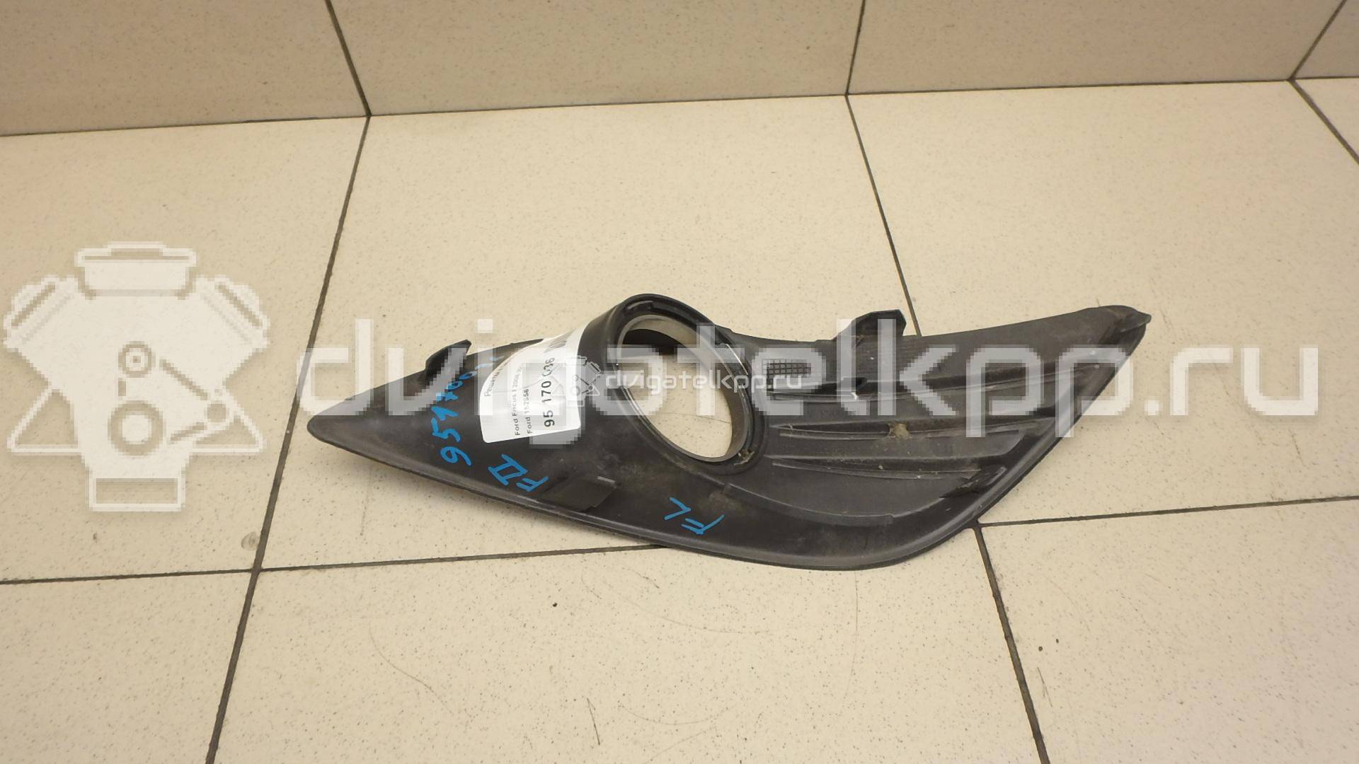 Фото Решетка в бампер левая  1528561 для Ford Focus {forloop.counter}}