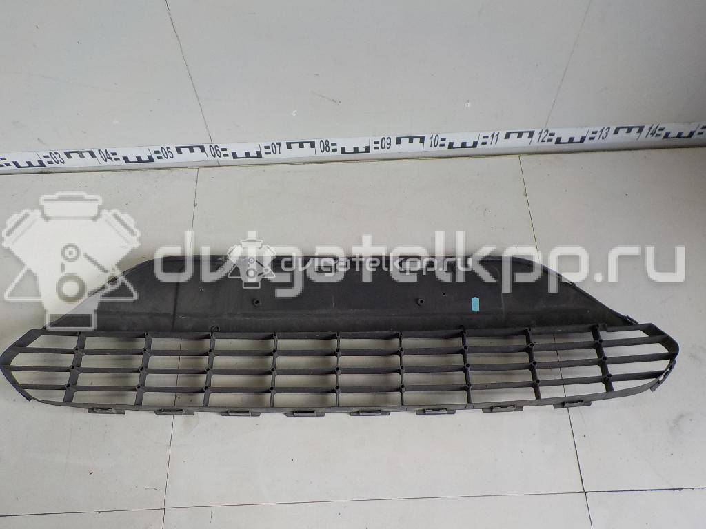 Фото Решетка в бампер центральная  1520644 для Ford Focus {forloop.counter}}