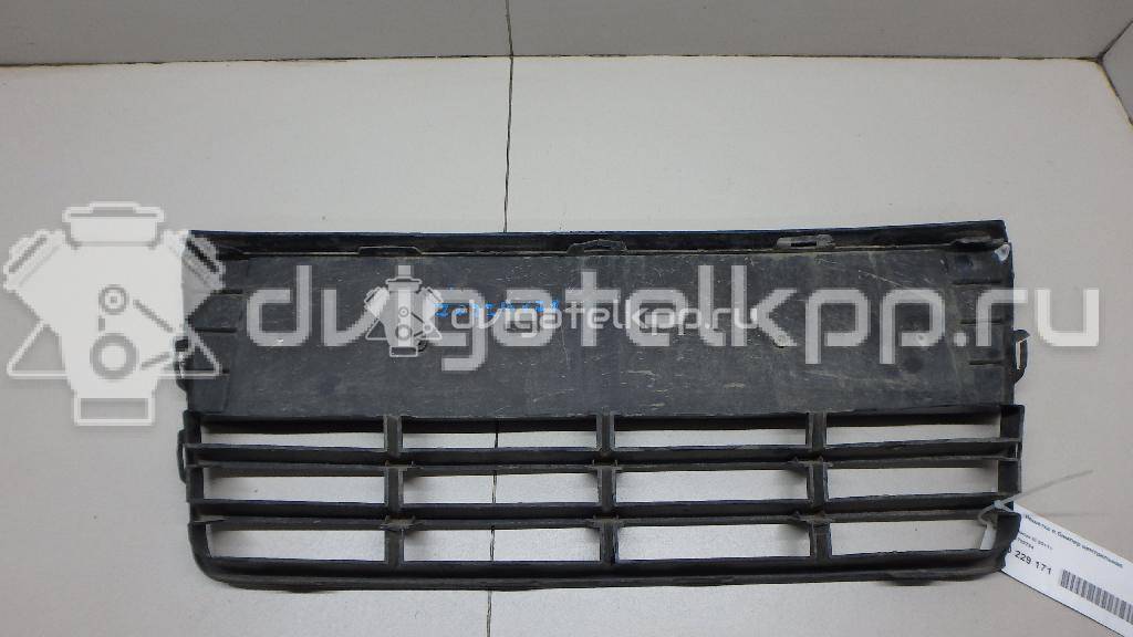 Фото Решетка в бампер центральная  1718734 для Ford Focus {forloop.counter}}