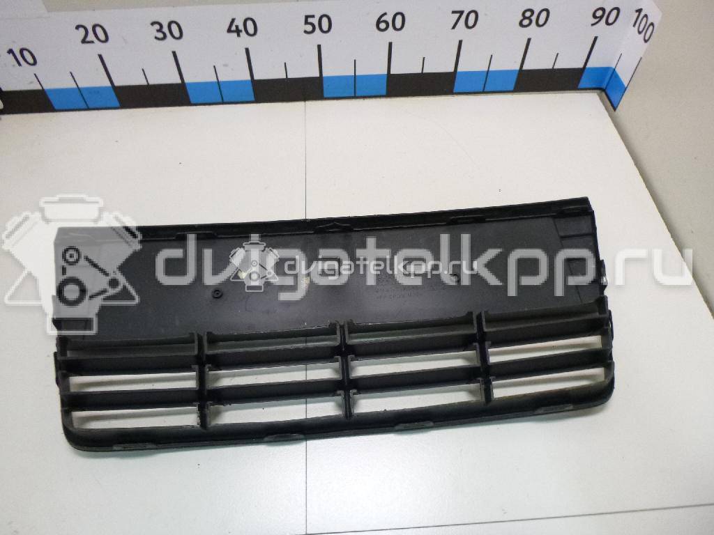 Фото Решетка в бампер центральная  1718734 для Ford Focus {forloop.counter}}