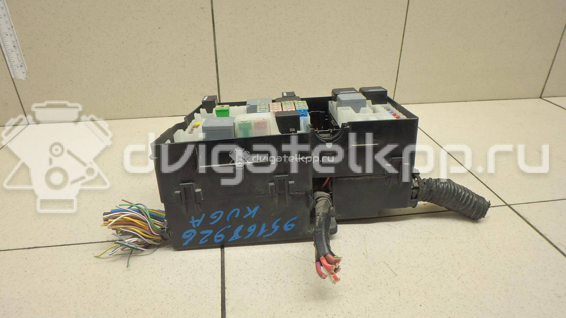 Фото Блок предохранителей  AV6T14A067AD для ford Focus III {forloop.counter}}