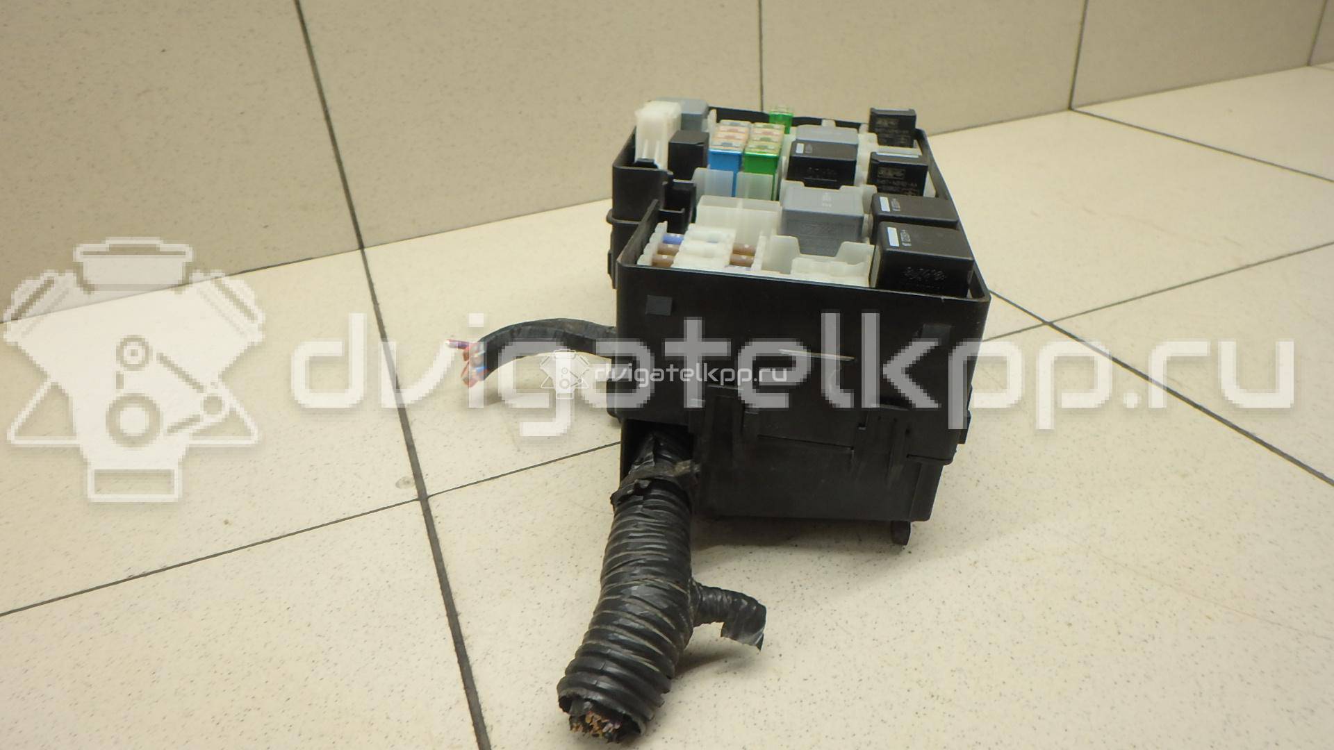 Фото Блок предохранителей  AV6T14A067AD для ford Focus III {forloop.counter}}