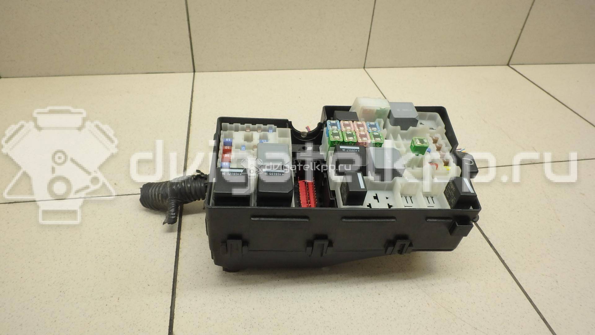 Фото Блок предохранителей  AV6T14A067AD для ford Focus III {forloop.counter}}