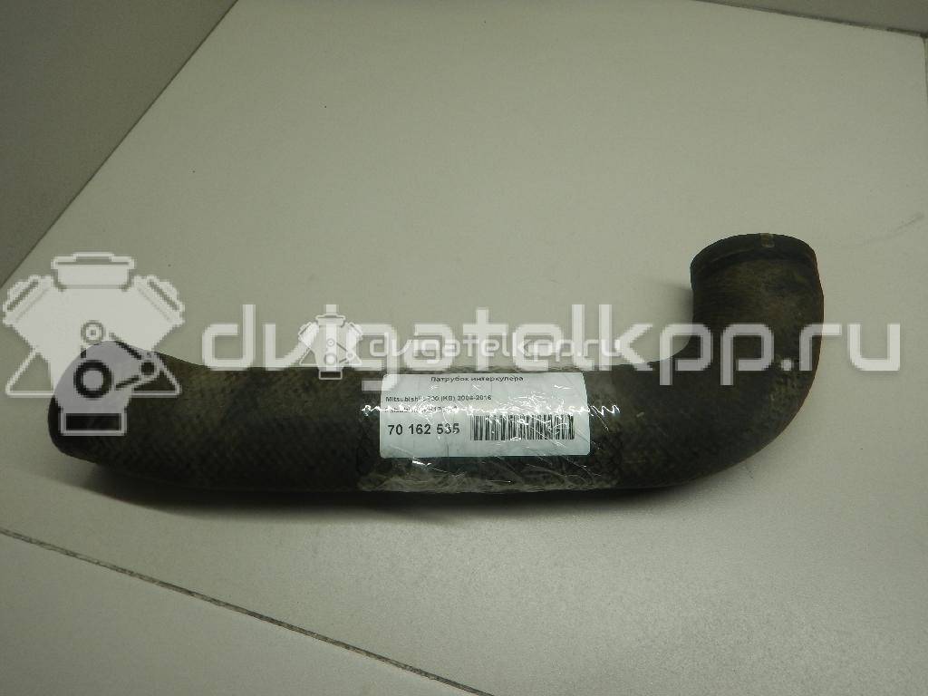 Фото Патрубок интеркулера для двигателя 4D56 (16V) для Mitsubishi Pajero / L 110-178 л.с 16V 2.5 л Дизельное топливо MN135007 {forloop.counter}}