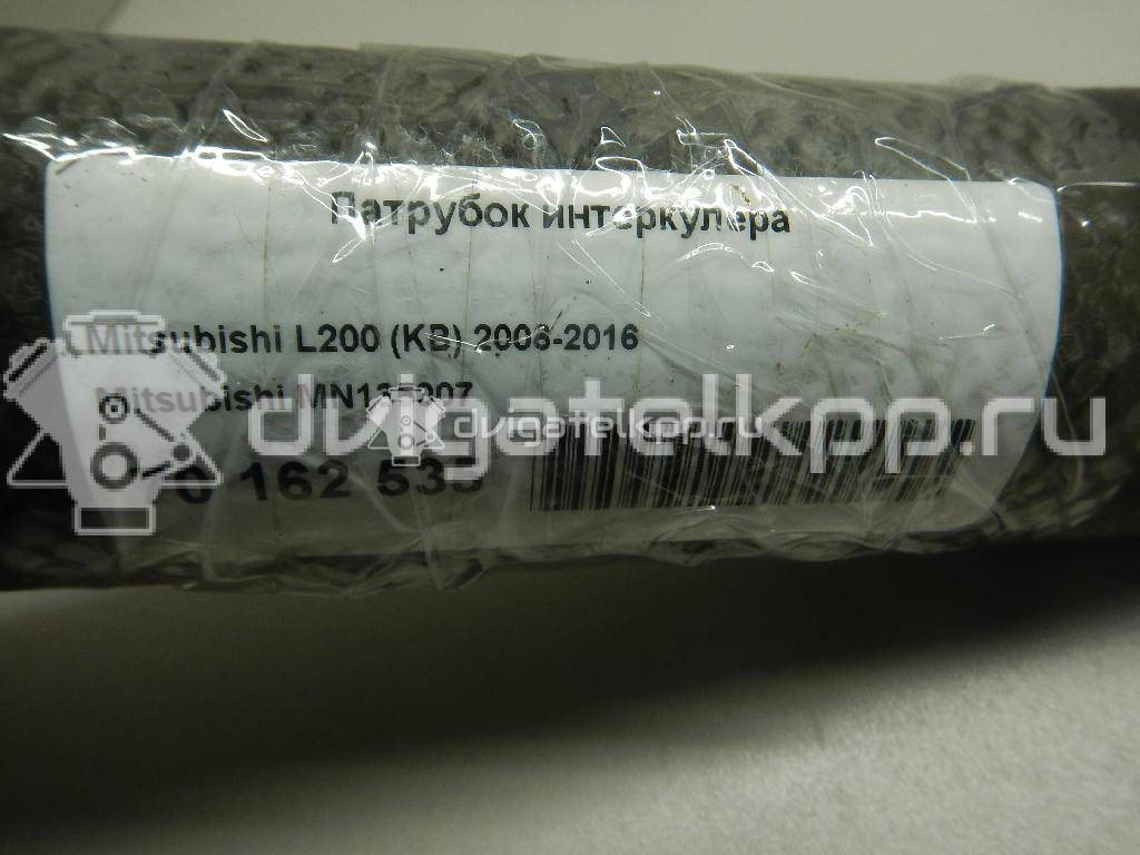 Фото Патрубок интеркулера для двигателя 4D56 (16V) для Mitsubishi Pajero / L 110-178 л.с 16V 2.5 л Дизельное топливо MN135007 {forloop.counter}}