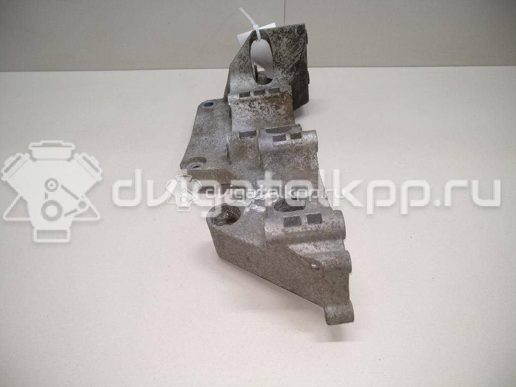 Фото Кронштейн генератора для двигателя AUY для Ford Galaxy 115 л.с 8V 1.9 л Дизельное топливо 045903143C {forloop.counter}}