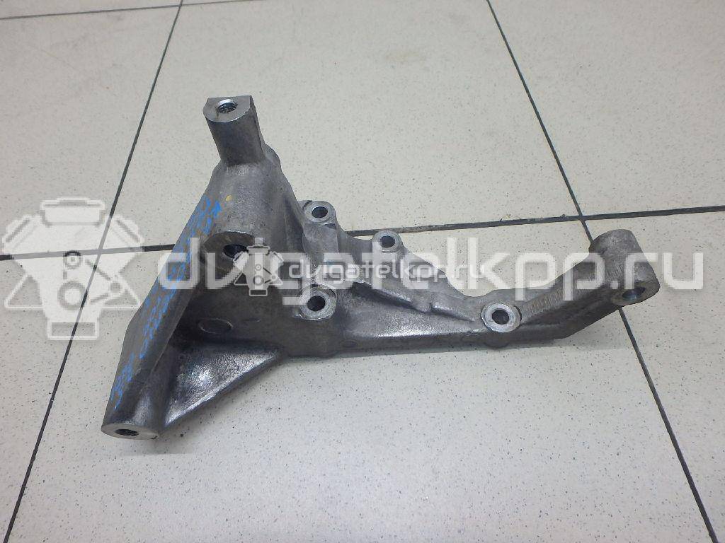 Фото Кронштейн генератора для двигателя D4CB для Hyundai / Kia 110-175 л.с 16V 2.5 л Дизельное топливо 374724A000 {forloop.counter}}